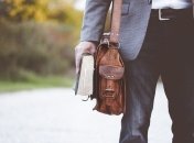 Учителя отстранили от работы за рассказ о том, что существует только два пола - мужской и женский