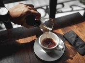 Загрязненная кофейными и чайными напитками посуда бесит