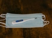 Минздрав: 80% зараженных COVID-19 перенесут болезнь в легкой форме