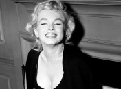 Шелковое пальто Мэрилин Монро продали за круглую сумму