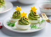 Фаршированные яйца с авокадо-кремом