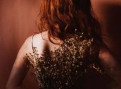 Прыщи на спине, груди и плечах: почему возникают и как лечить