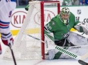 Голкипер "Далласа" с травмой установил клубный рекорд по сухой серии