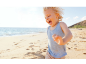 Если ребенок съел песок: что делать родителям