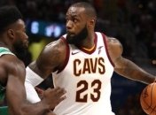 "Кливленд" победил "Бостон" в стартовом матче сезона НБА