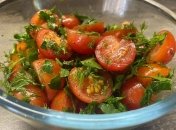 Найкраще до шашлику — салат з помідорів