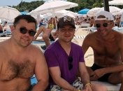 Зеленский и Богдан отдохнули на одесском пляже 