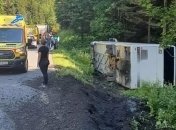 В Словакии автобус с детьми сошел с трассы и перевернулся 