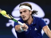 Теннисист Циципас разбил ракетку и поранил отца, за это на него накричала мать 