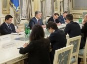 Порошенко пригласил Макрона посетить Украину