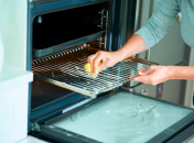 Очистить духовку от нагара будет проще простого