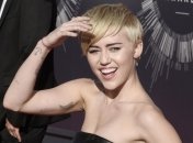 Майли Сайрус презентовала трек "Hands of Love" 