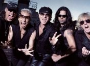 Солист Scorpions рассказал, как вытирал слезы украинским флагом 