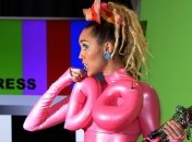 Майли Сайрус на MTV Music Video сменила 10 безумных нарядов