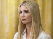 Дочь Трампа выбрала наряд от Oscar de la Renta для посещения завода