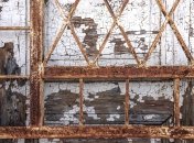 Коррозия на заборе - распространенная проблема весной