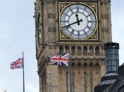 Аэропорты Британии предложат платный паспортный контроль без очередей