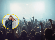 Люди на концерте наслаждаются музыкой