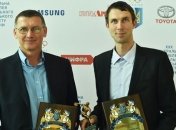 Легкоатлет Бондаренко и борец Беленюк получили награды НОК Украины