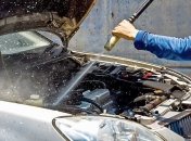 Мыть авто под капотом можно, но нужно соблюдать правила.