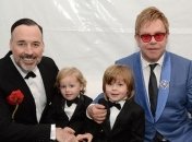 Леди Гага вновь стала кумой Элтона Джона 