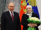 Жена Кадырова имеет награду от Путина