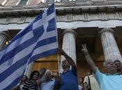 СМИ: Греки за день вынесли из банков €1 млрд