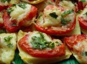 Как запечь кабачки под сыром и помидорами?