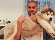 Пес Ракицкого Кэп подпевает жене футболиста (Видео)