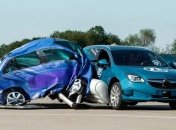 Новая разработка компании ZF: внешняя подушка безопасности (Видео)