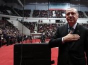 Мужчину в Турции задержали за попытку обнять Эрдогана