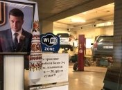 В Одесі на СТО повісили прикрашений рушником портрет Зеленського