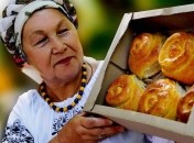 Бабушкины пирожки для фронта: как пожилая волонтер с Полтавщины "воюет" своей выпечкой