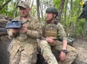 Бойцы 108-го ОГШб следят через дрон за врагом
