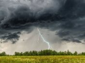 Грозы, ливни и шквалы: в Украине объявили штормовое предупреждение