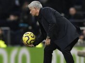 Моуринью получил травму от подката своего же игрока во время матча МЮ - Тоттенхэм (Видео)