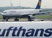 Пассажирский самолет Lufthansa совершил экстренную посадку в Женеве