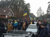 "В клетчатом одеяле не нуждаюсь": Луценко отреагировал на пикет под своим домом