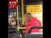 «Тысячи знакомых и ни один не заболел»: ковид-диссидентка устроила скандал в киевском автобусе (видео)