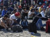 В воскресенье из Сербии в Венгрию перешли почти 6 тысяч беженцев