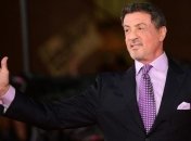 Сталлоне поддерживает запрет на штурмовое оружие в Штатах 