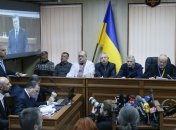 Луценко: Янукович может участвовать в суде только на территории Украины