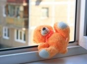 В Днепропетровской области двухлетний ребенок выпал из окна