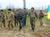 На линии фронта строят полсотни фортификаций