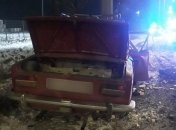 Ночное месиво: В Харьковской области легковушка въехала в столб, водитель погиб
