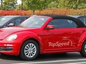 Кабриолет Volkswagen Beetle попадает в объективы камер