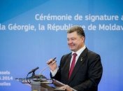 День Конституции: Порошенко потребовал от властей неуклонного соблюдения положений Основного закона