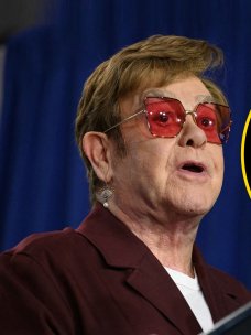 Элтона Джона сложно узнать на новом видео