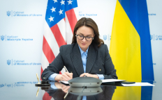 З українського боку документ підписала Юлія Свириденко