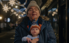 Роуэн Аткинсон вернулся к образу Тревора Бингли из сериала "Человек против осы"